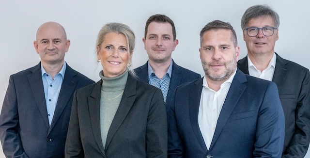 Gruppenfoto Gemeinderat (von links): Patrick Heilmann (Gemeinderat), Carole Binder-Meury (Gemeindepräsidentin), Oliver Schmid (Gemeinderat), Bruno Blind (Vizepräsident), Roger Sprenger (Gemeinderat). Foto: zVg