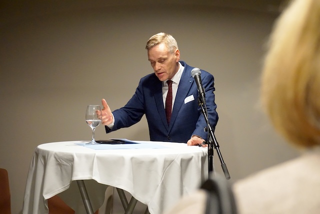 Gesundheitsdirektor Jean-Pierre Gallati freut sich mit der Klinik Barmelweid und dem Kantonsspital Baden über den geglückten Start der Tagesklinik. Foto: zVg