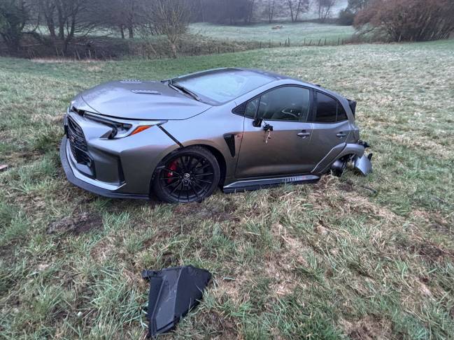 Auf der Staffeleggstrasse kam es zu einer Kollision zweier Fahrzeuge.