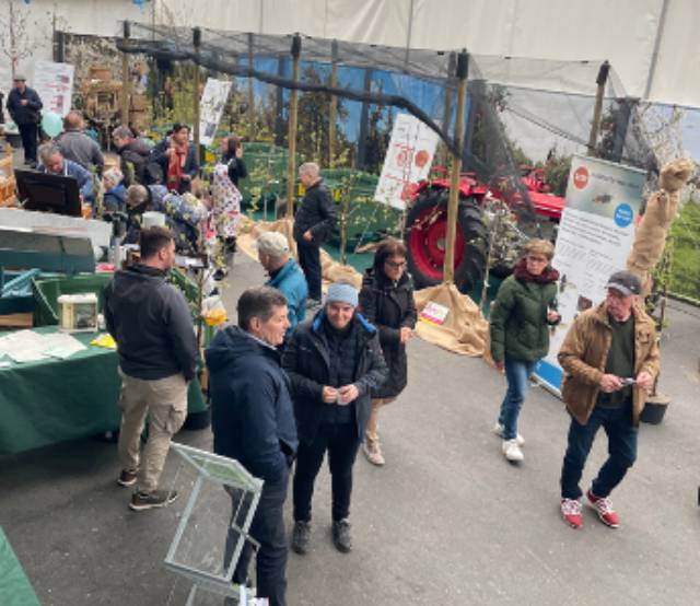 Blick in die Ausstellung «Obst und Süssmost»