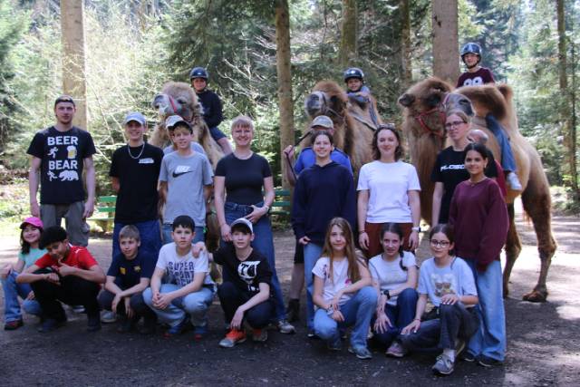 Kamelreiten im Wald. Foto: zVg