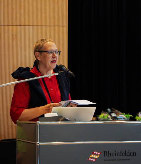 Stadtpräsidentin Claudia Roher präsentierte schöne Wanderrouten rund um Rheinfelden. Foto: zVg