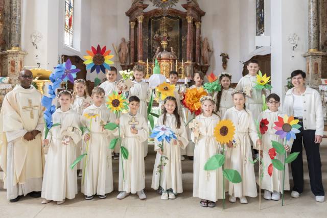 14 Kinder feierten in Zeiningen Erstkommunion. Foto: Natascha Jansen