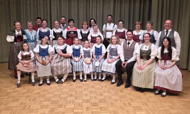 Die Trachtengruppe Eiken feierte kürzlich ihr 40-jähriges Bestehen und engagierte zu diesem Jubiläum für den Heimatabend. Foto: zVg