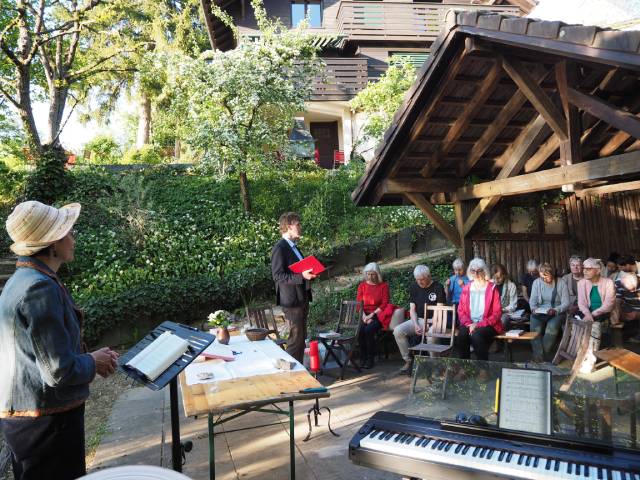 Stimmungsvoller Gottesdienst mit Pfarreiseelsorger Berthold Kessler im Bootshaus