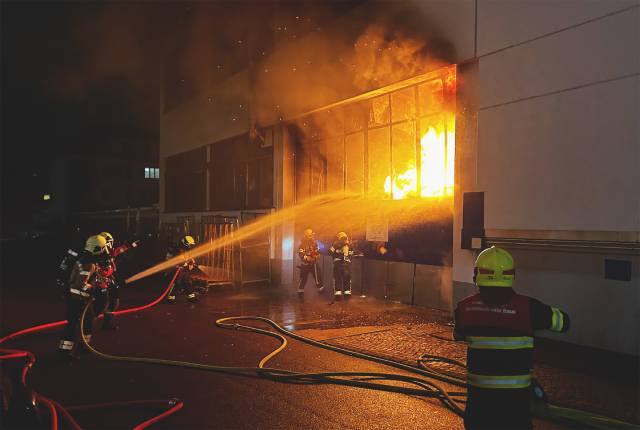 Brand in der Gewerbehalle Allschwil am 9. Januar 2025