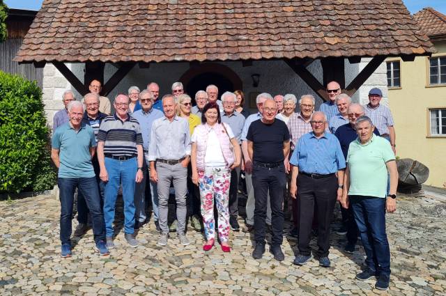 Die ehemaligen Gemeindeammänner des Bezirks Laufenburg trafen sich zum Gruppenbild vor der Wendelinskapelle in Wil.