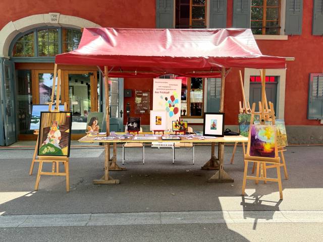 Der Stand der Integrationsfachstelle «mit.dabei-Fricktal» am Festival der Kulturen vor dem Roten Haus. 
