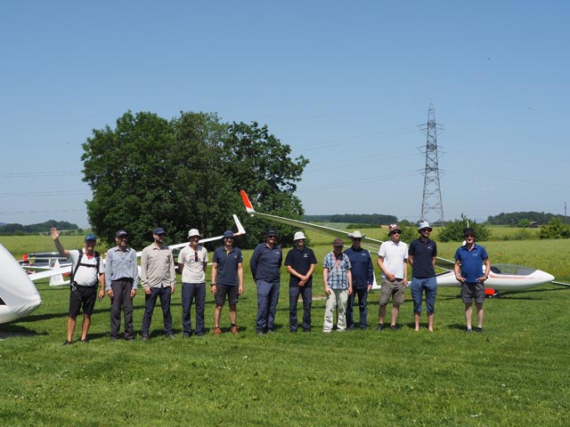 Die Teilnehmer bei der Siegerehrung (von links): Pascal Zollikofer, Simon Gantner, Yves Schnetzer, Raffaele Sandrini, Christoph Uhlmann, Andy Liechti, Sacha Aebi, Jürg Morgenegg, Benjamin Brecklé, Patrick Jutzi. Foto: zVg