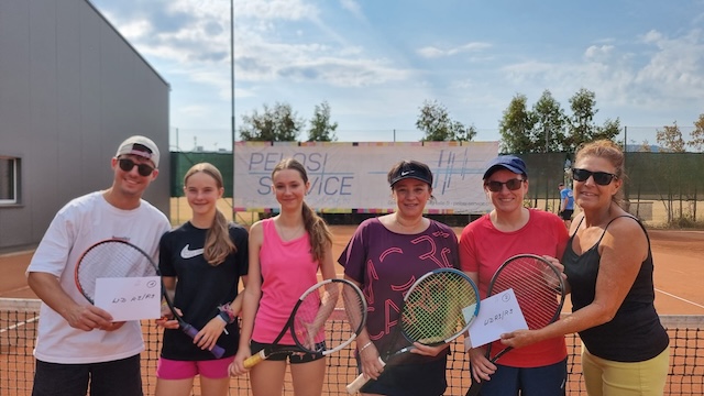 Von links: Noel Droll, Larina Ackermann, Ladina Fitzner, Pina Cangeri, Michelle Mettler, Andrea Künzli. Foto: zVg
