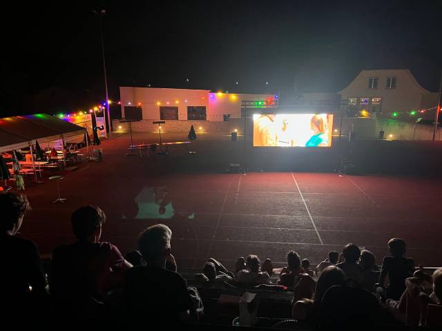 Anregende Unterhaltung bot das Open-Air-Kino.