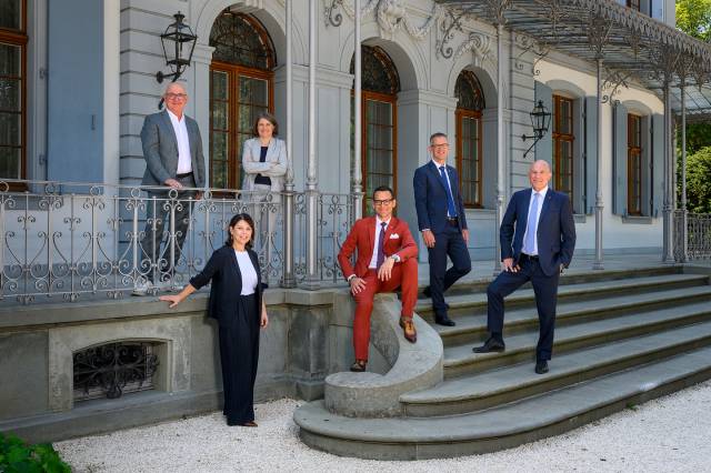 Regierungsrat Isaac Reber, Landschreiberin Elisabeth Heer Dietrich, Regierungsrätin Kathrin Schweizer, Regierungspräsident Thomi Jourdan, Regierungsrat Markus Eigenmann, Regierungsrat Dr. Anton Lauber.