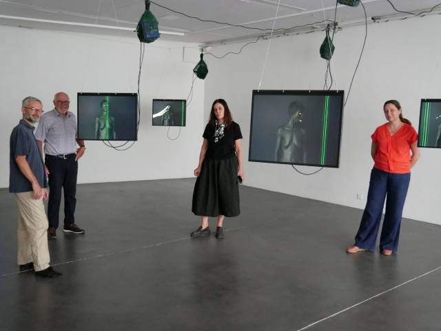 Michael Hiltbrunner, Rudolf Lüscher, Mo Diener und Patrizia Solombrino (von links) bei der Videoinstallation «Spuren des Lebens»
