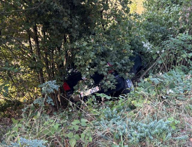 Der Fahrer des Unfallwagens wurde leicht verletzt.