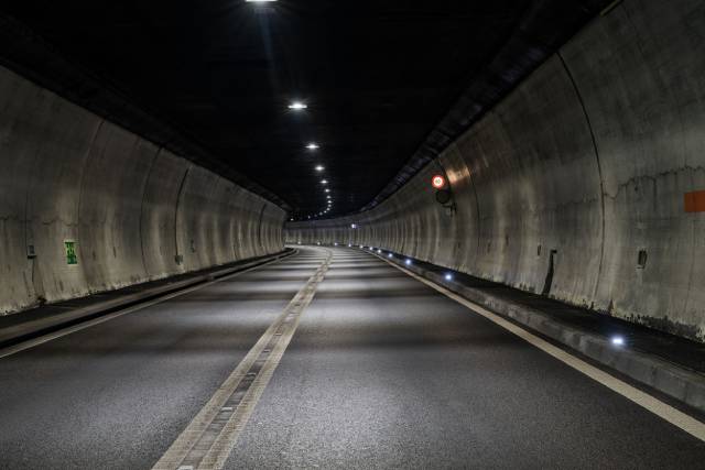 Die Tunnelwand vor der Sanierung