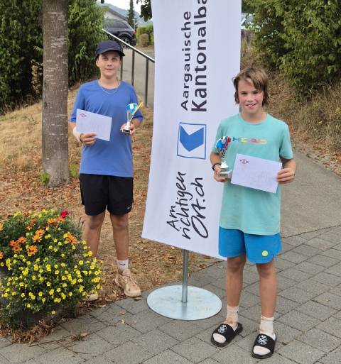 Bild (von links): Lio Vogel (Sieger) und Jamie Martin (Kategorie MS 12&amp;U R6/R9). Foto: zVg
