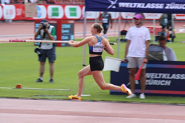 Romy Burkhard holt den U23-Meistertitel im Stabhochsprung; Foto: Stefan Hoenke, zVg