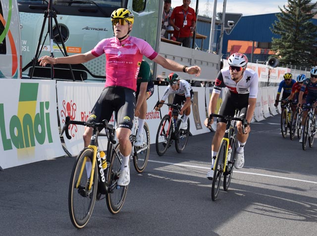 Der Brite Finlay Storrie gewann die 3. Etappe des GP Rüebliland in Affoltern am Albis. Foto: Markus Schenk