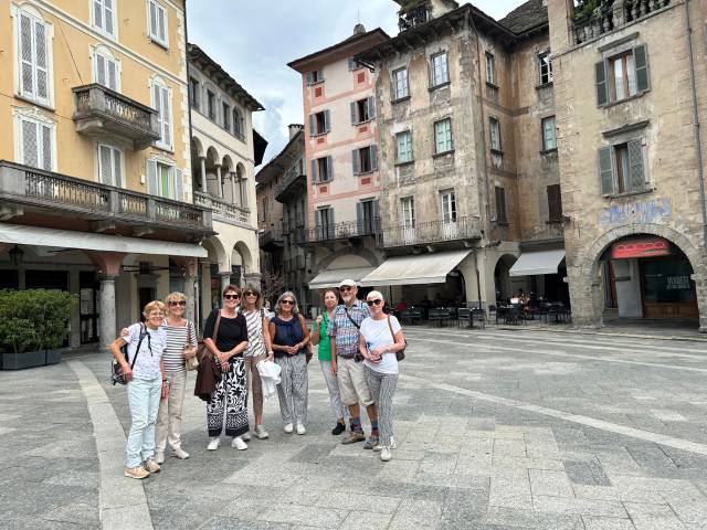 Die Gruppe der «Corsisti» vor dem Palazzo comunale