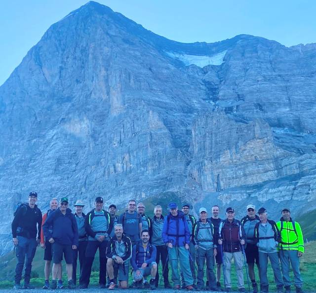 Die Männerriege Schupfart vor der Eigernordwand