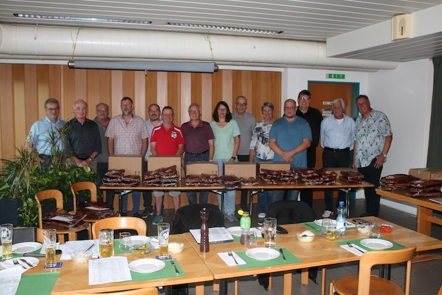 Präsidenten und Feldchefs aus den elf Aargauer Bezirken: Eric Bornex (Rheinfelden); Heinz Pfenninger (Lenzburg); Peter Hirt (Zurzach); Thomas Scheuzger (Zofingen); Adrian Schmid (Bremgarten); Roger Senn (Aarau); Heinz Siegrist (Baden); Simone Näpfer (Muri); Ruedi Brand (Laufenburg); Yvonne Heggli (Kulm + AGSV); Walter Schumacher (Brugg); Jürg Weber (AGSV); Peter Gautschi (AGSV), Werner Schraner (Feldchef AGSV). Foto: KAR
