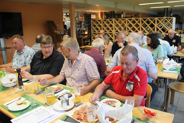 Gaumenschmaus und angeregte Diskussionen. Foto: zVg