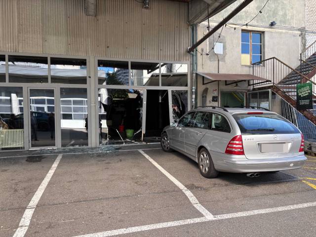 Der Lenker des Unfallwagens blieb unverletzt.