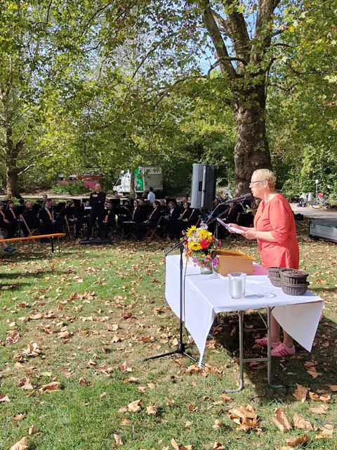 Claudia Rohrer am Bettagsgottesdienst im Stadtpark von Rheinfelden. Foto: zVg