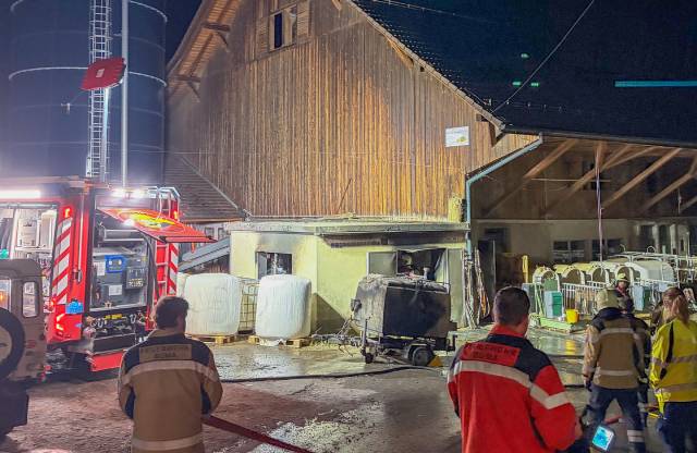 Eine Person wurde bei einem Scheunenbrand in Buus verletzt.
