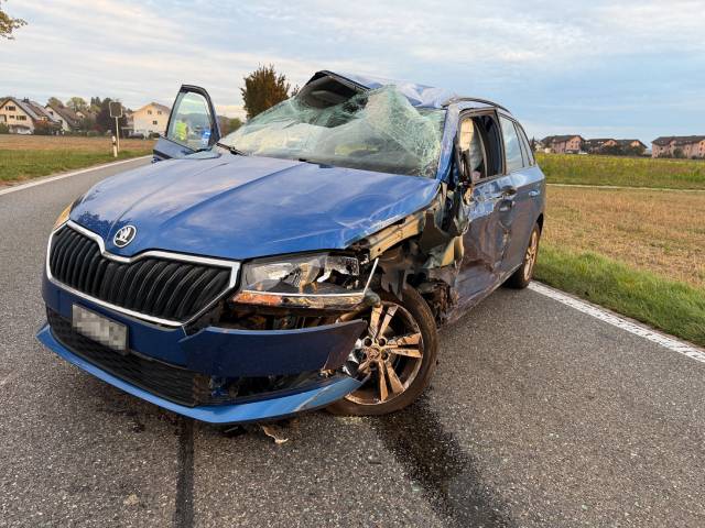 Die in den Unfall verwickelten Personen wurden leicht bis mittelschwerverletzt; der Sachschaden ist erheblich.
