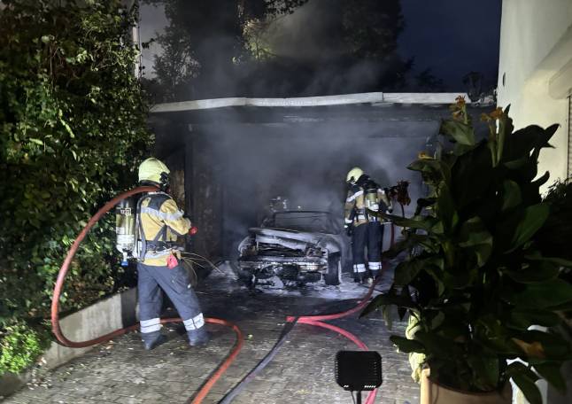 Bilder vom Fahrzeugbrand in Frenkendorf
