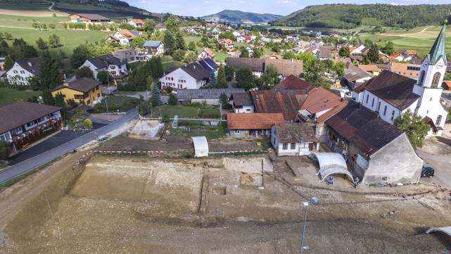 Luftbild der Ausgrabungen im Dorfkern von Wittnau. © Kantonsarchäologie Aargau