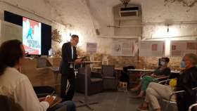 Michel Mettler liest seinen Text «Tschättere». Foto: Sprachpanorama