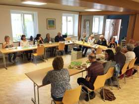 Die Mitglieder des Vereins MitenandFuerenand Zeiningen genossen den spannenden Vortrag. Foto: zVg 