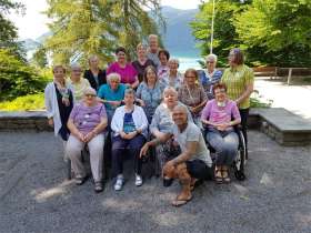Die Reisegruppe aus dem Aargau zusammen mit ihrem Kleinbusfahrer Roman. Foto: zVg